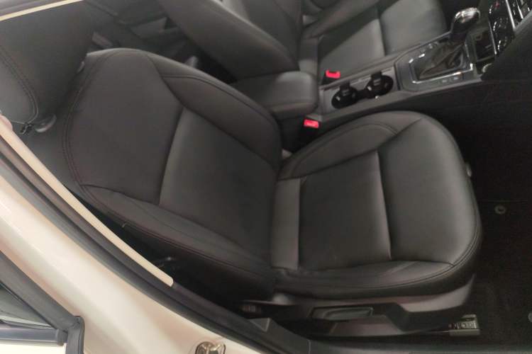 Used Volkswagen Lamando 2019 230TSI DSG Fashion Edition China VI Right Front Seat