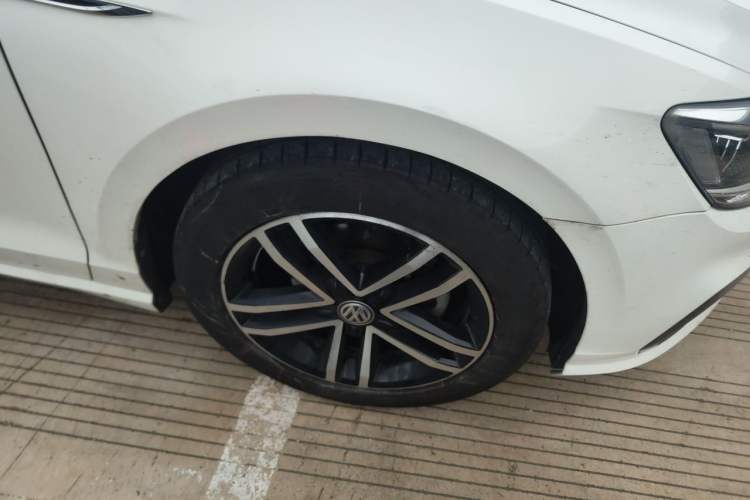 Used Volkswagen Lamando 2019 280TSI DSG Comfort Edition China VI standard Right Front Wheel Hub