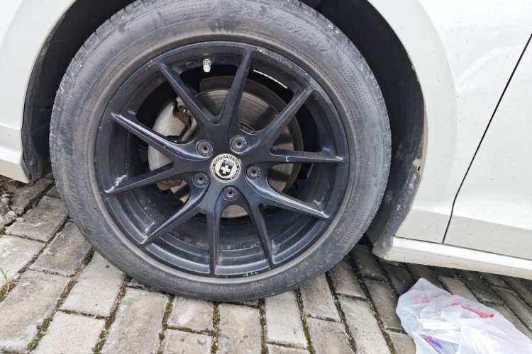 Used Volkswagen Lamando 2019 280TSI DSG Comfort Edition China VI standard Right Front Wheel Hub