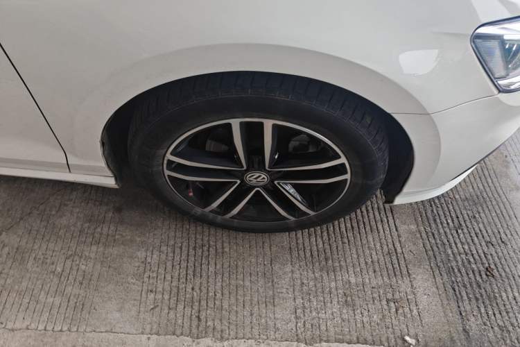 Used Volkswagen Lamando 2019 280TSI DSG Comfort Edition China VI standard Right Front Wheel Hub
