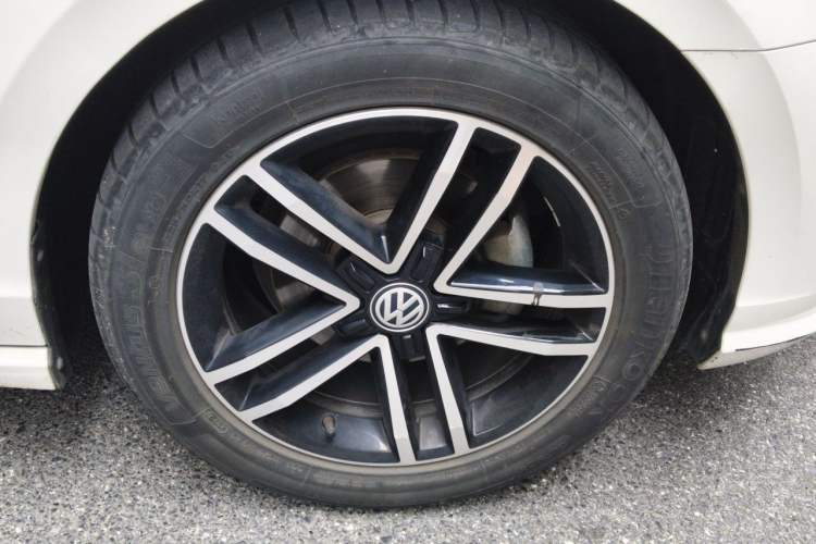 Used Volkswagen Lamando 2019 280TSI DSG Comfort Edition China VI standard Right Front Wheel Hub