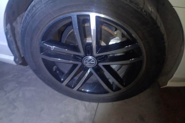 Used Volkswagen Lamando 2019 280TSI DSG Comfort Edition China VI standard Right Front Wheel Hub
