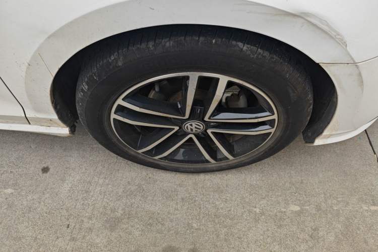 Used Volkswagen Lamando 2019 280TSI DSG Comfort Edition China VI standard Right Front Wheel Hub