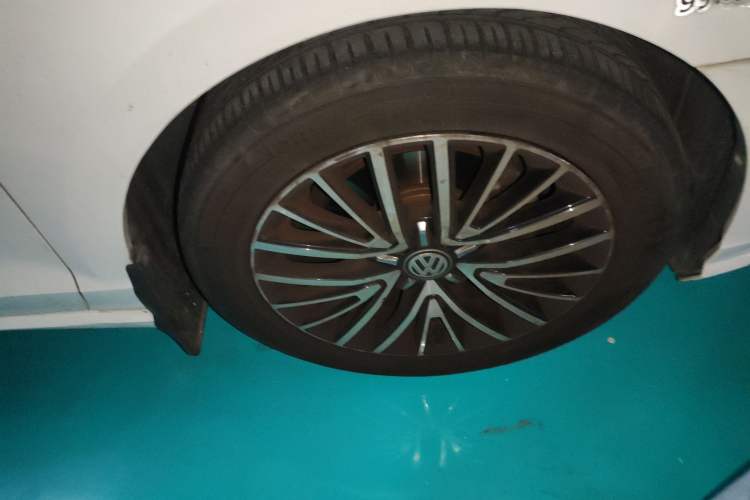 Used Volkswagen Lamando 2019 230TSI DSG Fashion Edition China V Standard Right Front Wheel Hub