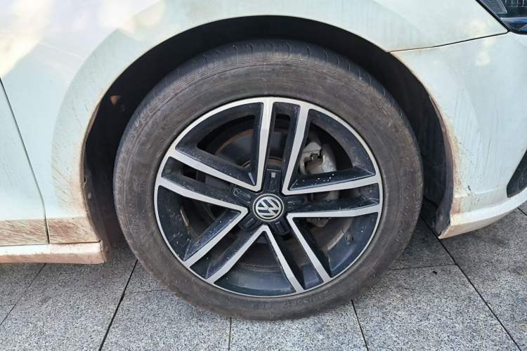 Used Volkswagen Lamando 2019 280TSI DSG Comfort Edition China VI standard Right Front Wheel Hub