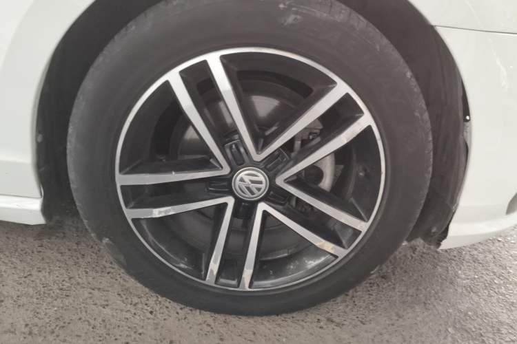 Used Volkswagen Lamando 2019 280TSI DSG Comfort Edition China VI standard Right Front Wheel Hub