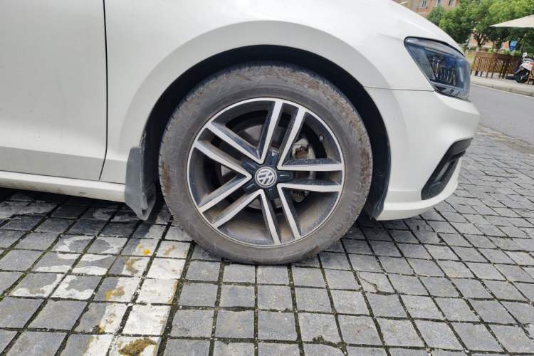 Used Volkswagen Lamando 2019 280TSI DSG Comfort Edition China VI standard Right Front Wheel Hub