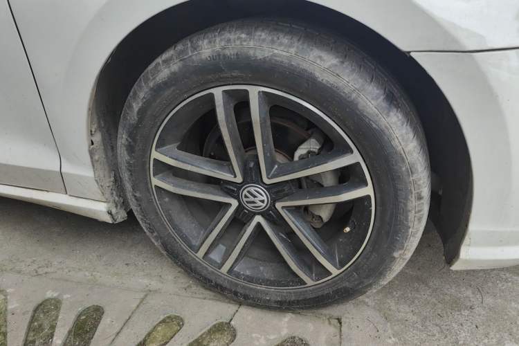 Used Volkswagen Lamando 2019 280TSI DSG Comfort Edition China VI standard Right Front Wheel Hub