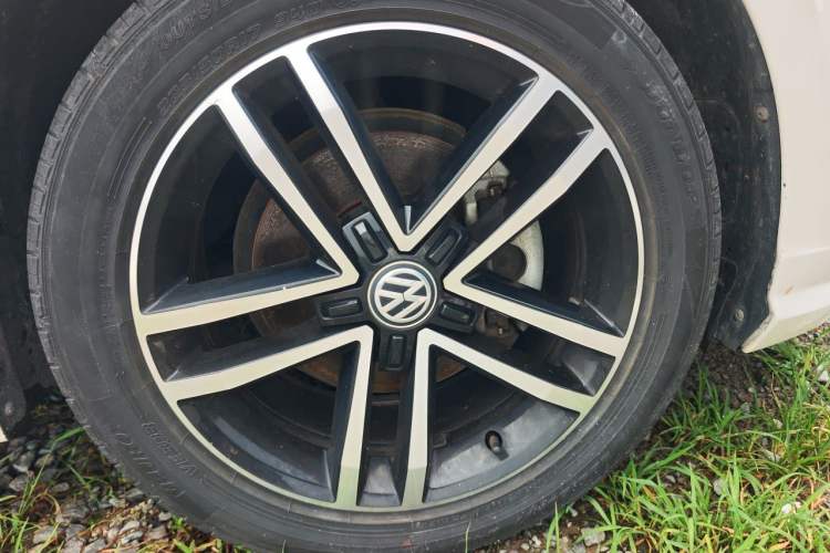 Used Volkswagen Lamando 2019 280TSI DSG Comfort Edition China VI standard Right Front Wheel Hub