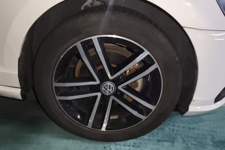 Used Volkswagen Lamando 2019 280TSI DSG Comfort Edition China VI standard Right Front Wheel Hub