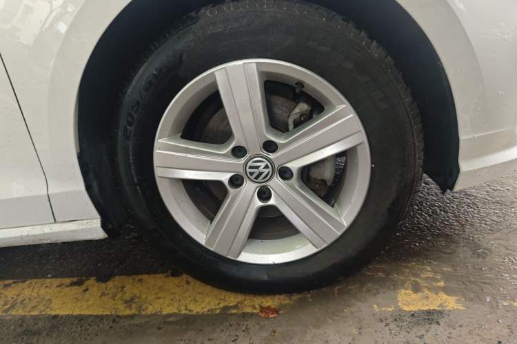 Used Volkswagen Lamando 2019 230TSI DSG Vision Edition China VI Standard Right Front Wheel Hub