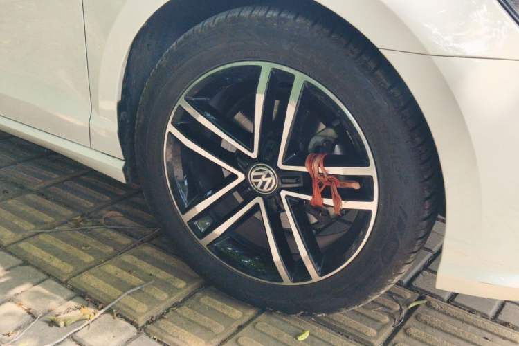 Used Volkswagen Lamando 2019 280TSI DSG Comfort Edition China VI standard Right Front Wheel Hub