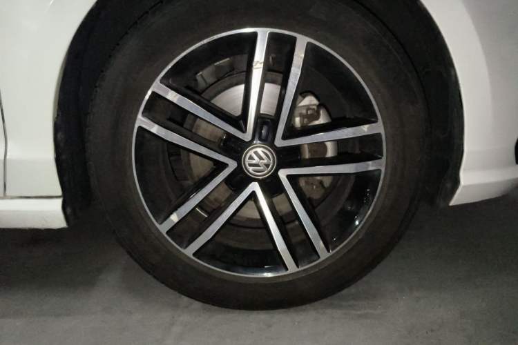 Used Volkswagen Lamando 2019 280TSI DSG Comfort Edition China V Standard Right Front Wheel Hub