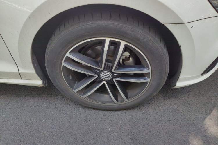 Used Volkswagen Lamando 2019 280TSI DSG Comfort Edition China VI standard Right Front Wheel Hub