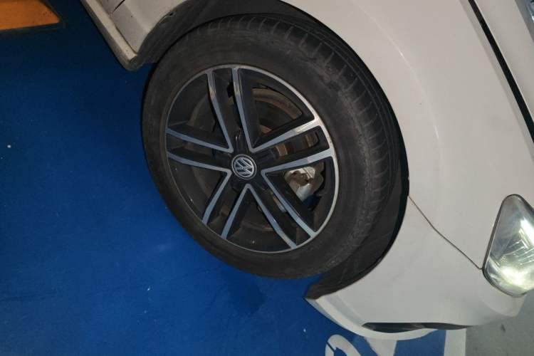 Used Volkswagen Lamando 2019 280TSI DSG Comfort Edition China VI standard Right Front Wheel Hub