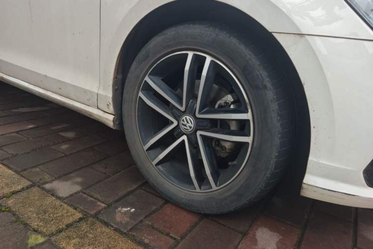 Used Volkswagen Lamando 2019 280TSI DSG Comfort Edition China VI standard Right Front Wheel Hub