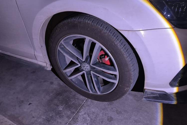 Used Volkswagen Lamando 2019 280TSI DSG Comfort Edition China VI standard Right Front Wheel Hub