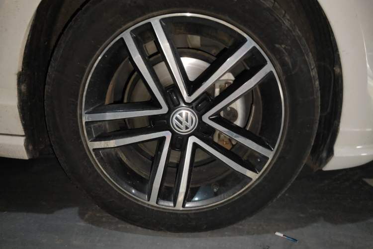 Used Volkswagen Lamando 2019 280TSI DSG Comfort Edition China VI standard Right Front Wheel Hub