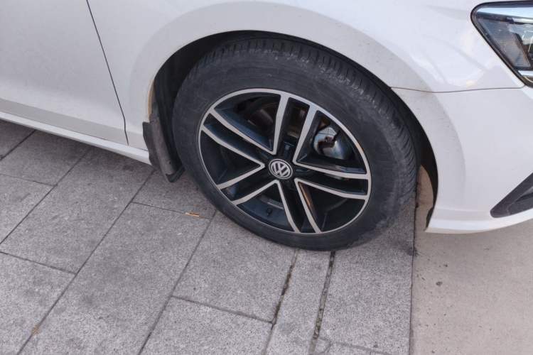 Used Volkswagen Lamando 2019 280TSI DSG Comfort Edition China VI standard Right Front Wheel Hub
