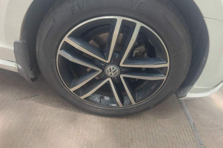 Used Volkswagen Lamando 2019 280TSI DSG Comfort Edition China VI standard Right Front Wheel Hub
