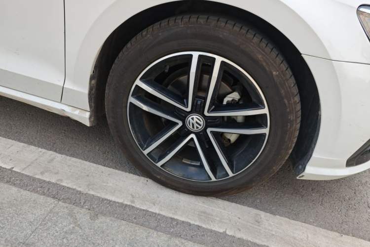 Used Volkswagen Lamando 2019 280TSI DSG Comfort Edition China VI standard Right Front Wheel Hub