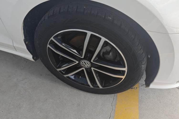 Used Volkswagen Lamando 2019 280TSI DSG Comfort Edition China VI standard Right Front Wheel Hub