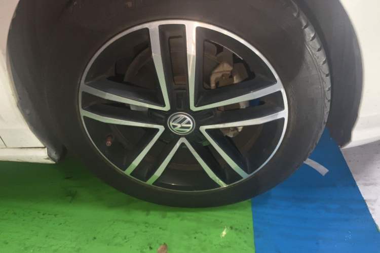 Used Volkswagen Lamando 2019 280TSI DSG Comfort Edition China VI standard Right Front Wheel Hub