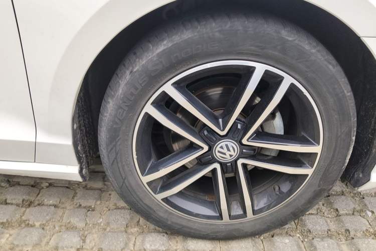 Used Volkswagen Lamando 2019 280TSI DSG Comfort Edition China VI standard Right Front Wheel Hub