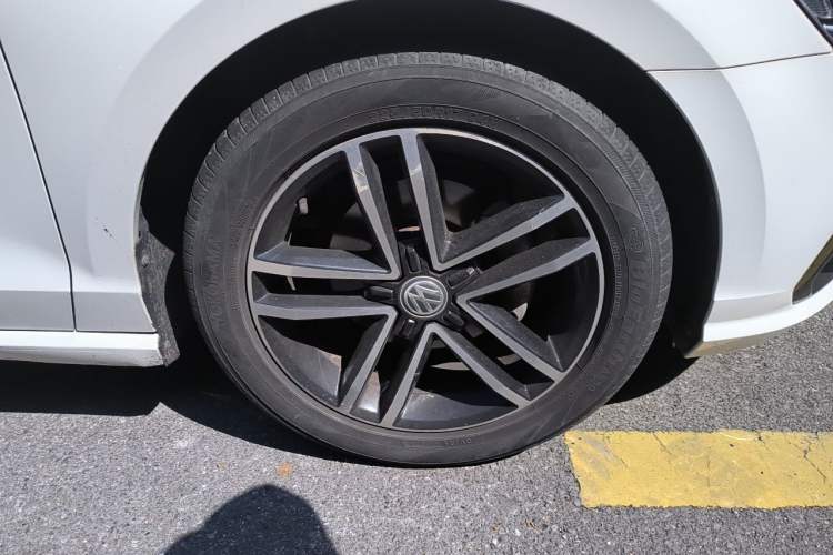 Used Volkswagen Lamando 2019 280TSI DSG Comfort Edition China VI standard Right Front Wheel Hub
