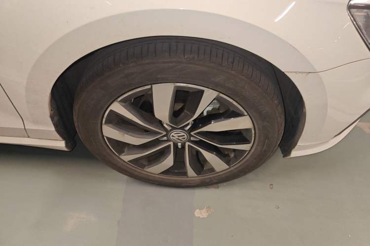 Used Volkswagen Lamando 2019 280TSI DSG Luxury Edition China V Standard Right Front Wheel Hub