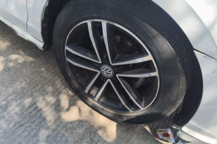 Used Volkswagen Lamando 2019 280TSI DSG Comfort Edition China VI standard Right Front Wheel Hub