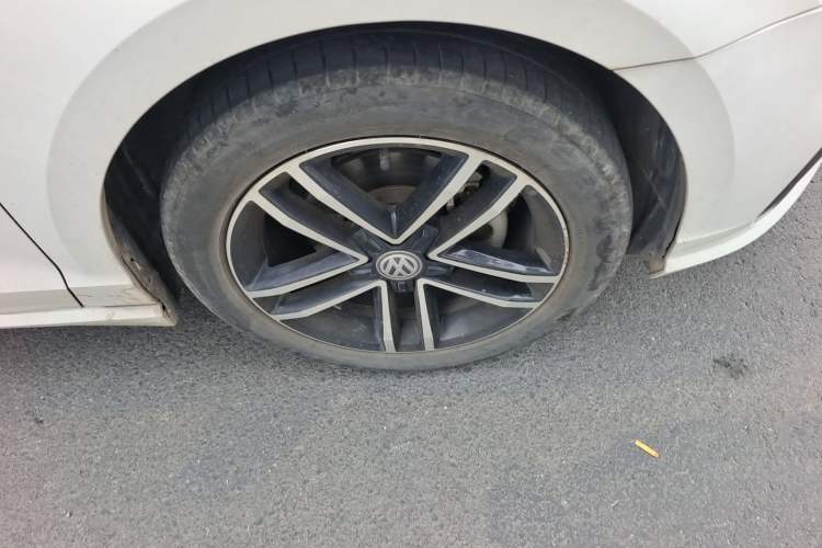Used Volkswagen Lamando 2019 280TSI DSG Comfort Edition China VI standard Right Front Wheel Hub