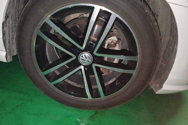 Used Volkswagen Lamando 2019 280TSI DSG Comfort Edition China VI standard Right Front Wheel Hub