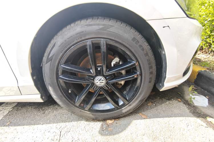 Used Volkswagen Lamando 2019 280TSI DSG Comfort Edition China VI standard Right Front Wheel Hub