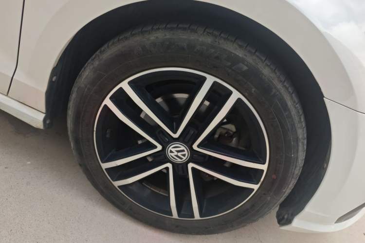 Used Volkswagen Lamando 2019 280TSI DSG Comfort Edition China VI standard Right Front Wheel Hub