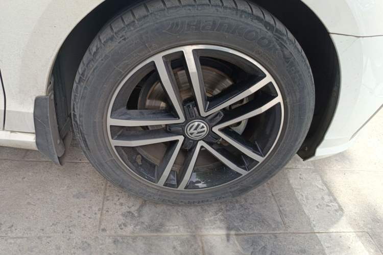 Used Volkswagen Lamando 2019 280TSI DSG Comfort Edition China VI standard Right Front Wheel Hub