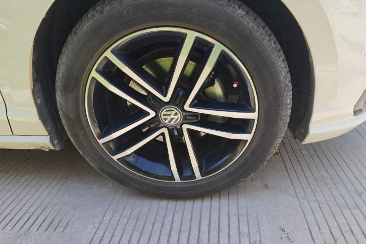 Used Volkswagen Lamando 2019 280TSI DSG Comfort Edition China VI standard Right Front Wheel Hub