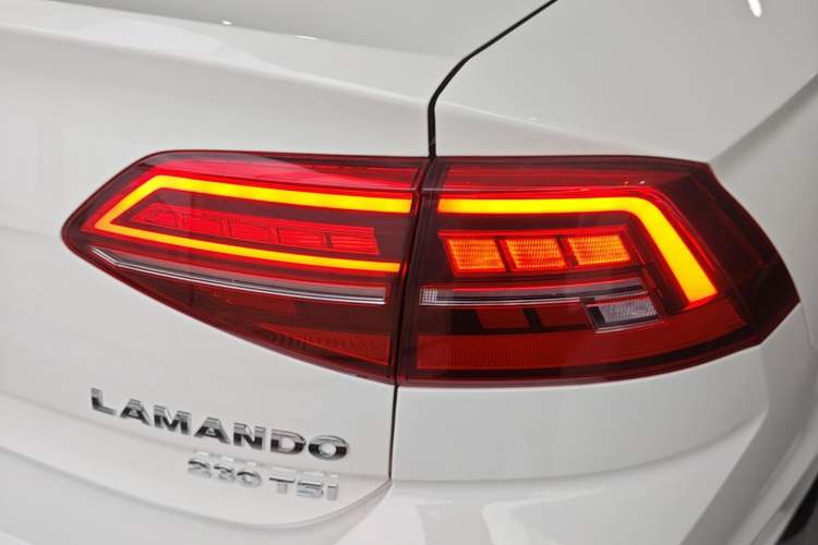 Used Volkswagen Lamando 2019 230TSI DSG Fashion Edition China V Standard Right Rear Taillight