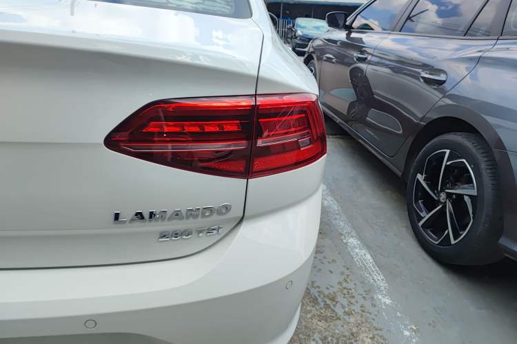 Used Volkswagen Lamando 2019 280TSI DSG Comfort Edition China VI standard Right Rear Taillight
