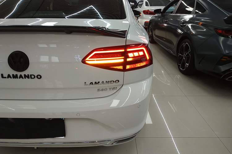 Used Volkswagen Lamando 2019 280TSI DSG Comfort Edition China VI standard Right Rear Taillight