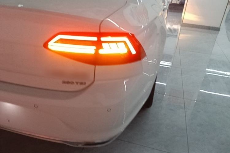 Used Volkswagen Lamando 2019 280TSI DSG Comfort Edition China V Standard Right Rear Taillight