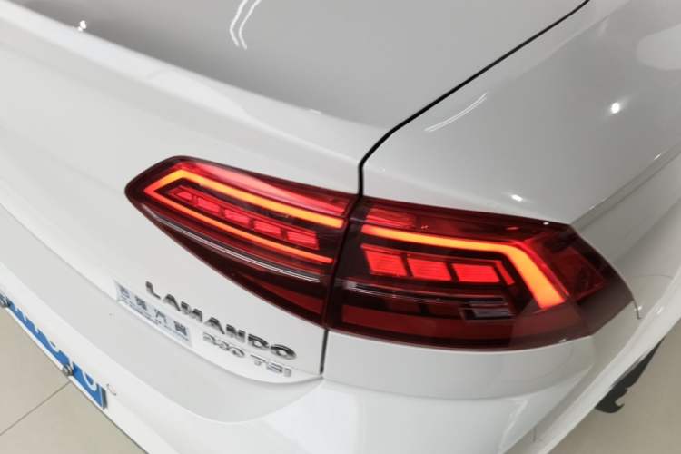 Used Volkswagen Lamando 2019 230TSI DSG Fashion Edition China V Standard Right Rear Taillight