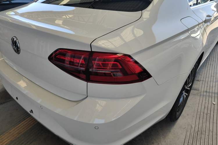 Used Volkswagen Lamando 2019 280TSI DSG Luxury Edition China VI Standard Right Rear Taillight