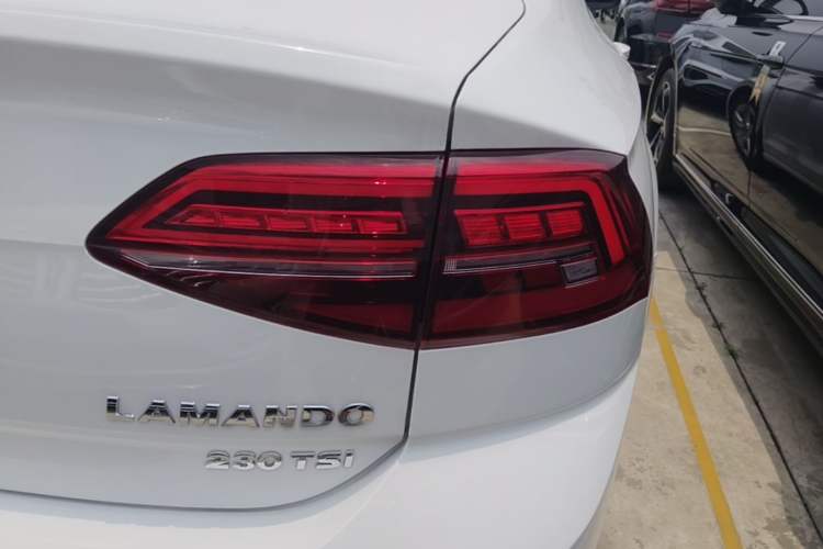 Used Volkswagen Lamando 2019 230TSI DSG Fashion Edition China V Standard Right Rear Taillight
