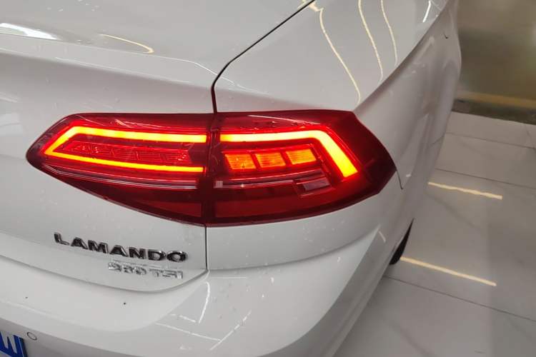 Used Volkswagen Lamando 2019 280TSI DSG Comfort Edition China VI standard Right Rear Taillight
