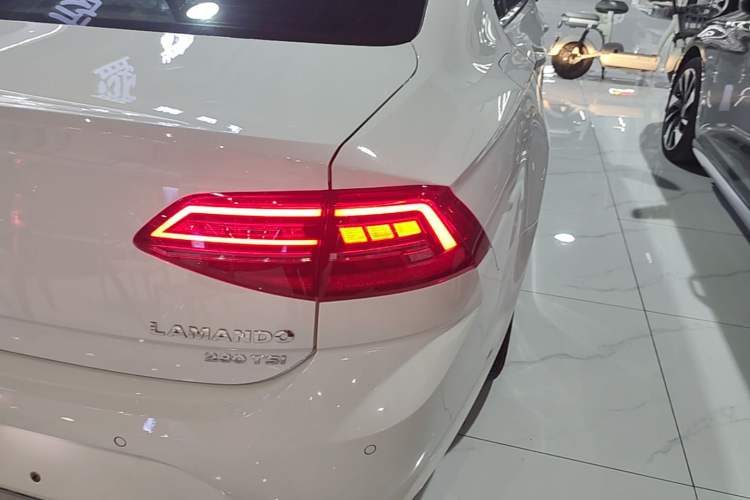 Used Volkswagen Lamando 2019 230TSI DSG Vision Edition China VI Standard Right Rear Taillight