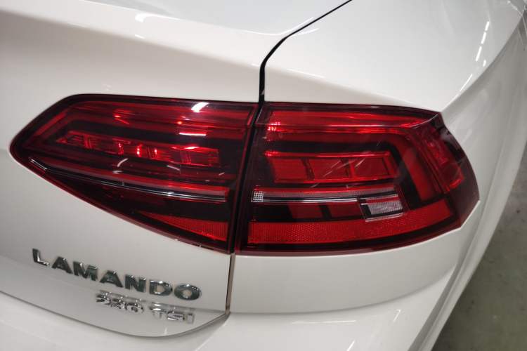 Used Volkswagen Lamando 2019 230TSI DSG Fashion Edition China V Standard Right Rear Taillight