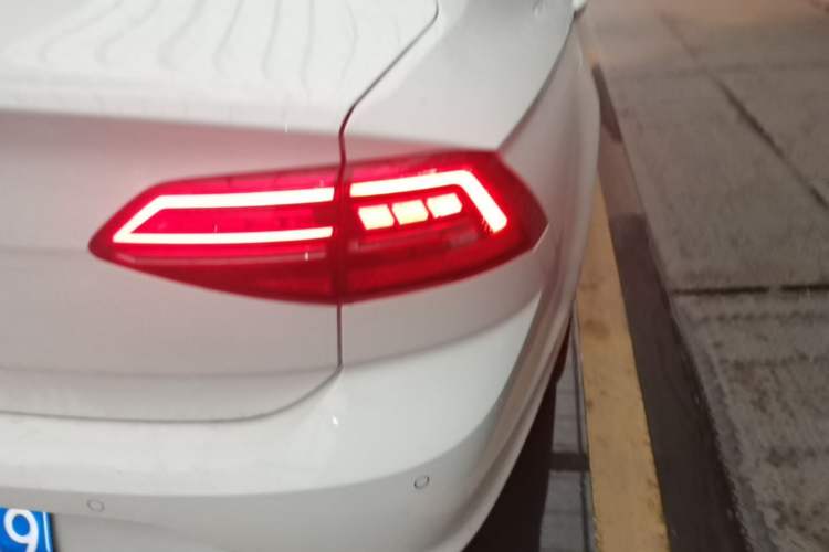 Used Volkswagen Lamando 2019 280TSI DSG Comfort Edition China V Standard Right Rear Taillight