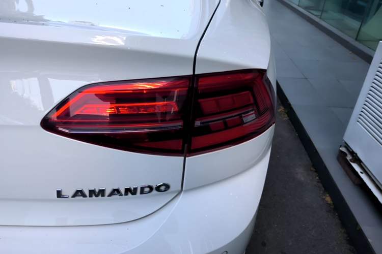 Used Volkswagen Lamando 2019 230TSI DSG Vision Edition China VI Standard Right Rear Taillight