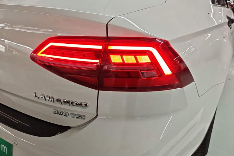 Used Volkswagen Lamando 2019 280TSI DSG Comfort Edition China VI standard Right Rear Taillight